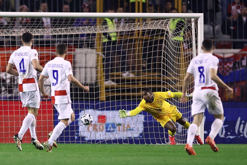日职联半场：两队屡失良机，柏太阳神0-0名古屋鲸鱼